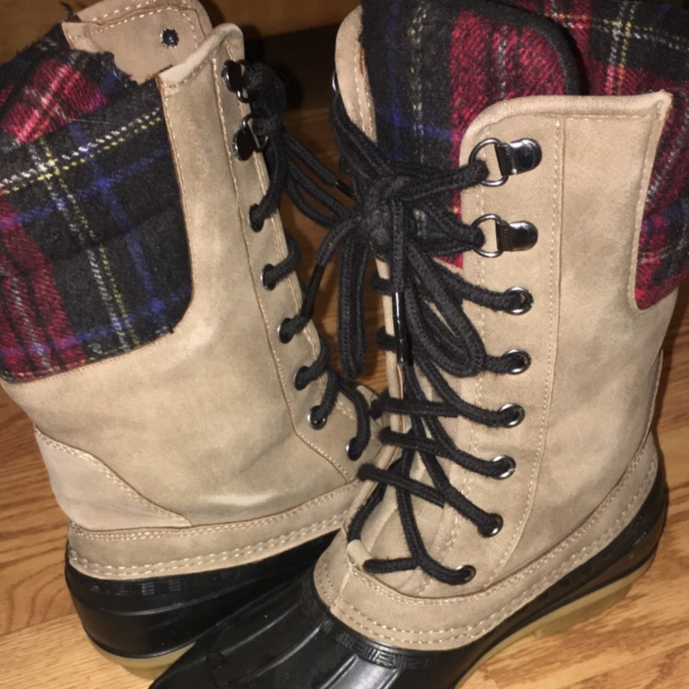 Maurice’s tall winter boots